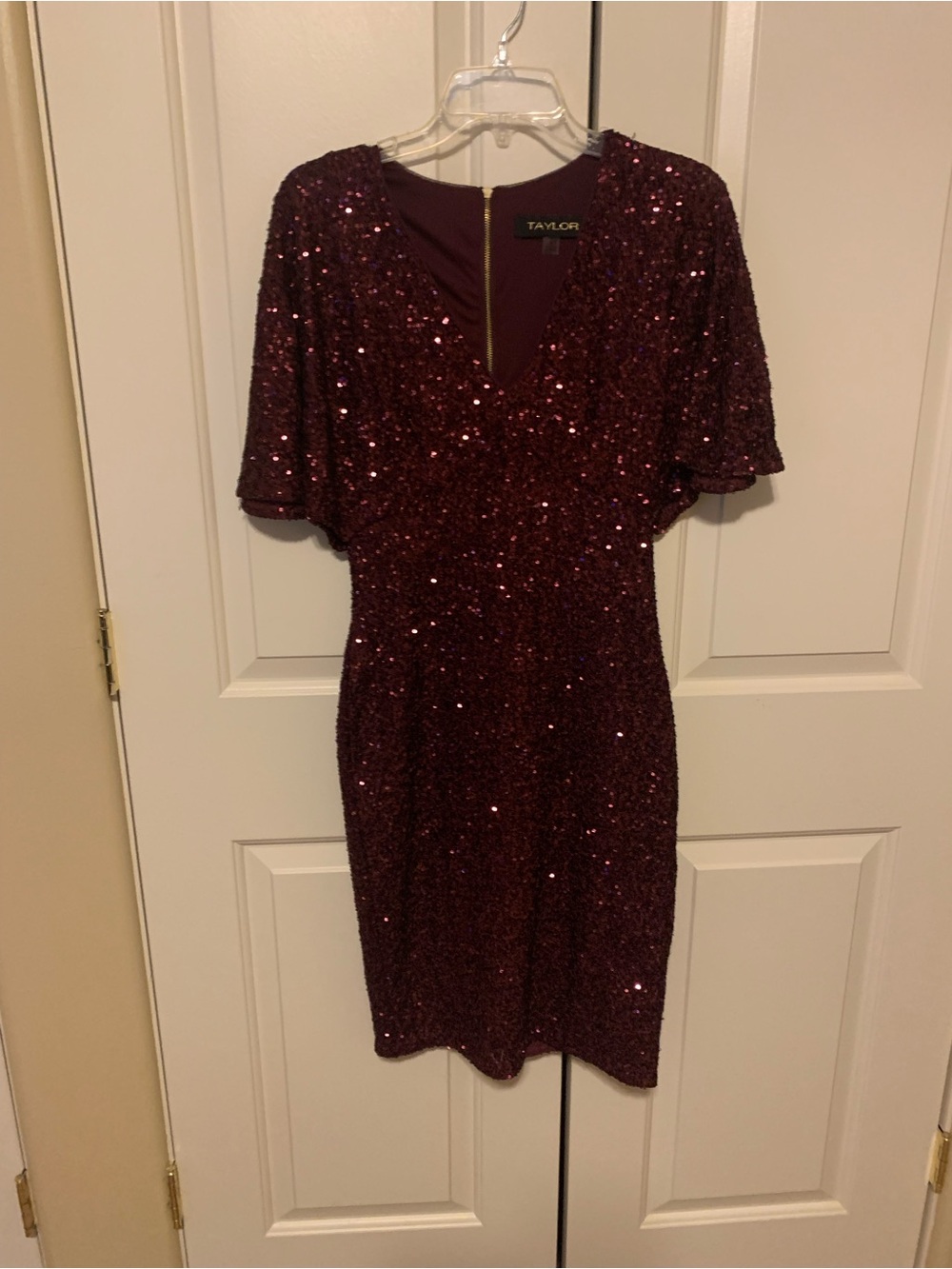 Taylor Womens Garnet Red Sequin V-neck Size 6 Evening Dress Zip Up Back